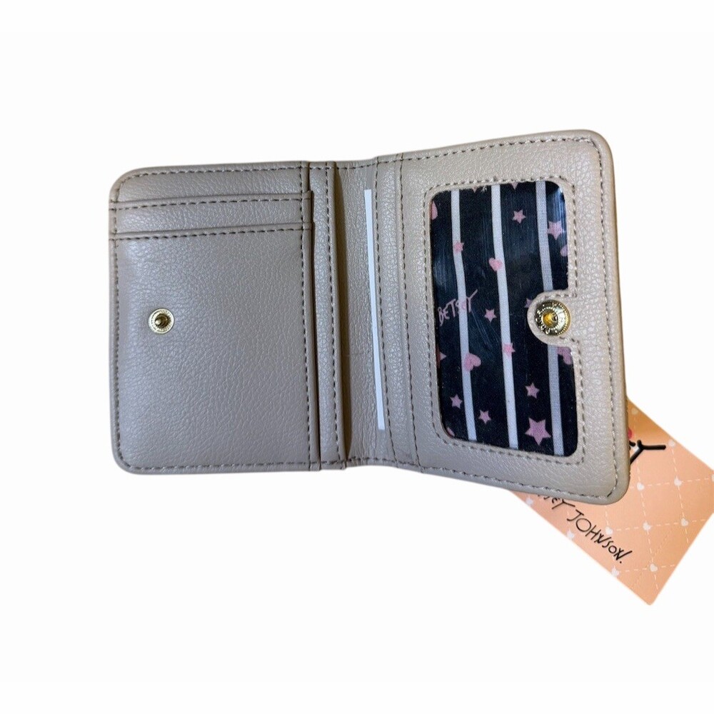 Betsey Johnson Wallet Womens Beige Zip-Around BNWT - Picture 3 of 4